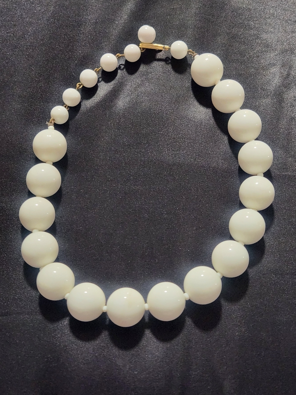 Vintage Western Germany White Graduated Bead Choker Necklace​